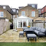Veeve - The Barnes Family Haven